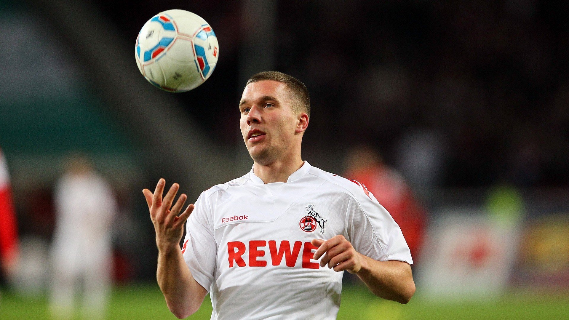 国足对阵日韩比赛表现对比，国足对战韩国精彩回放